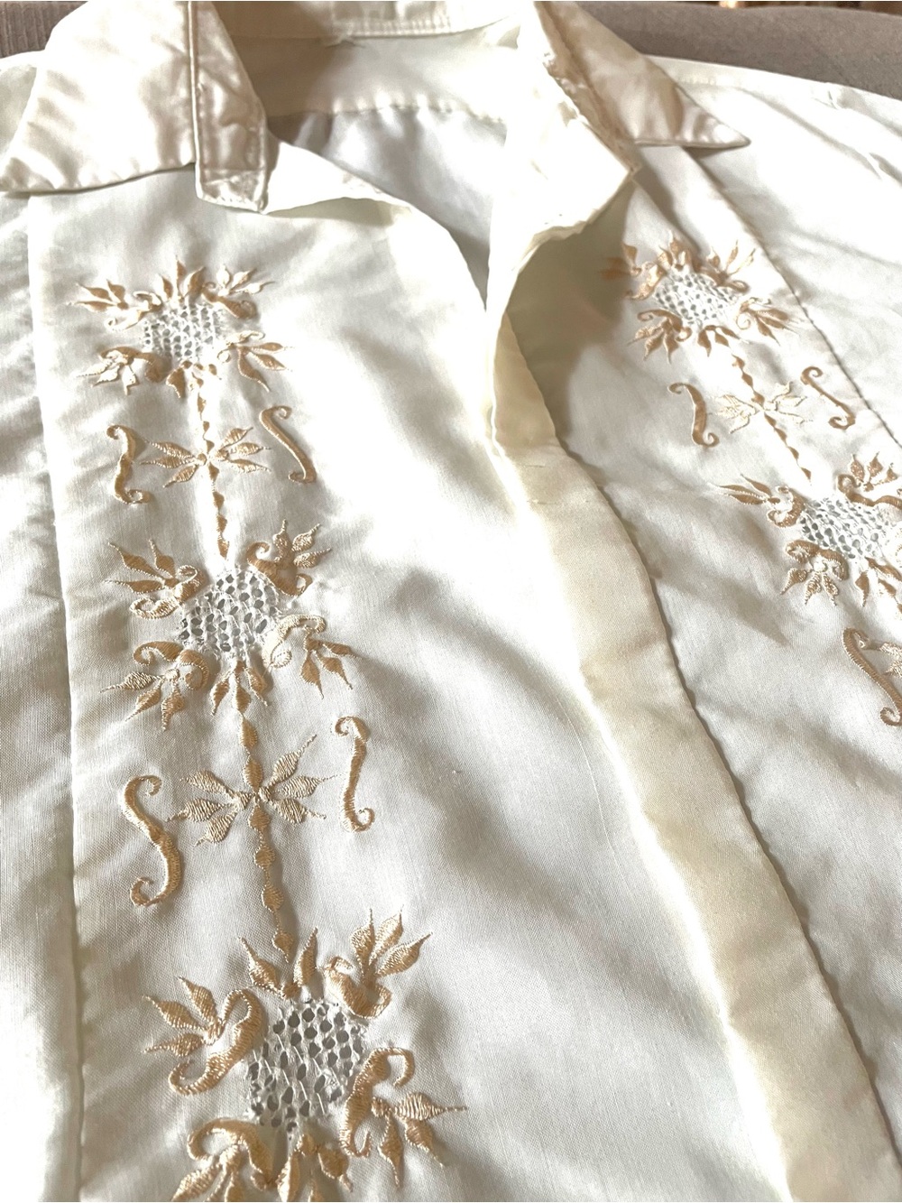 Vintage White Embroidered Guayabera Style Short Sleeve Button Front Blouse
